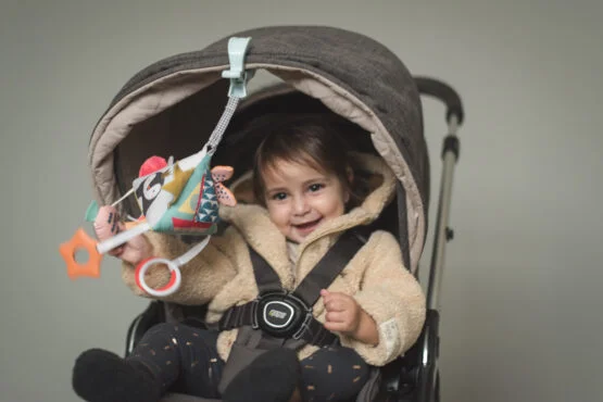 Розвиваюча іграшка-підвіска колекції “Полярне сяйво” – СНІГОВА ПІРАМІДКА